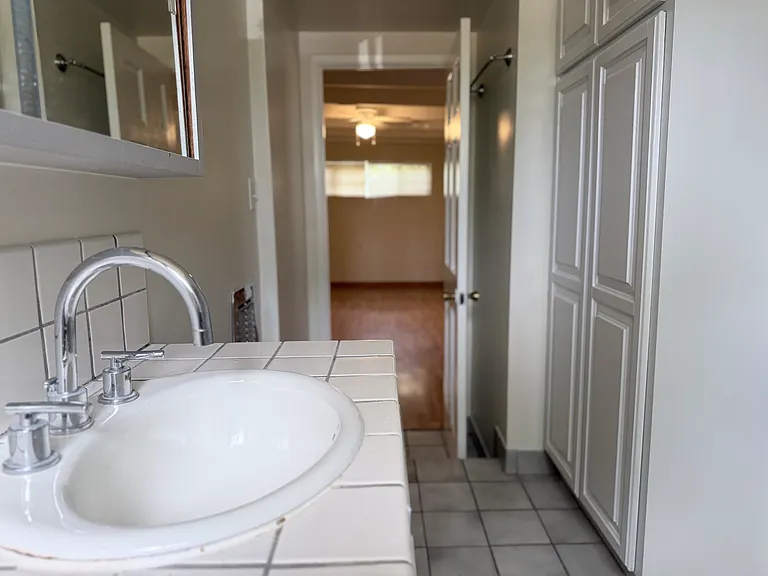2605 S Bentley Ave — Photo 10
