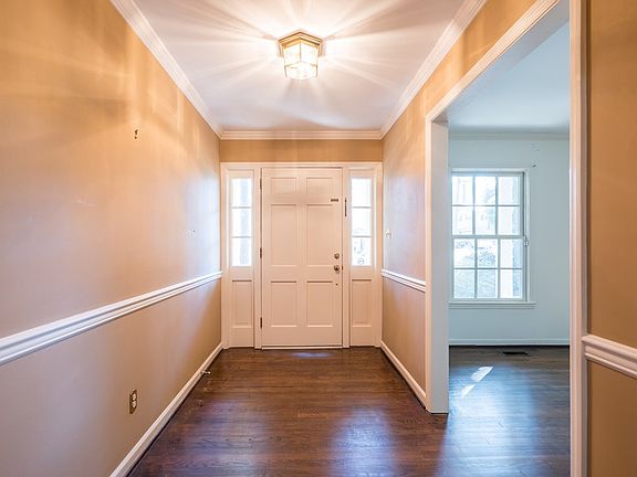 4th image of 2306 Pinecliff Dr