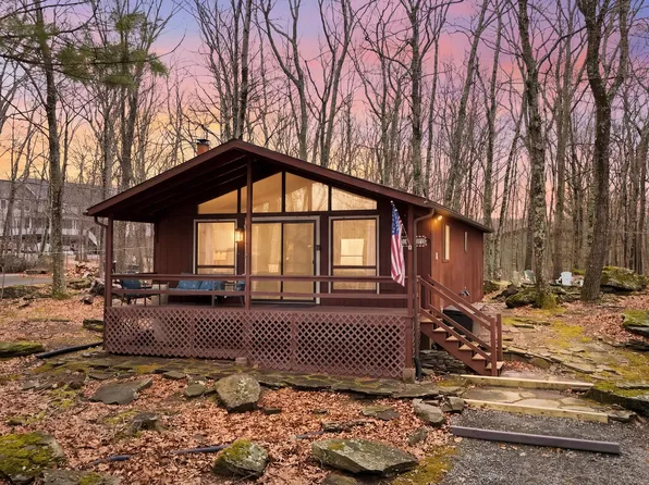 135 Candlewick Way, Lackawaxen, PA 18435