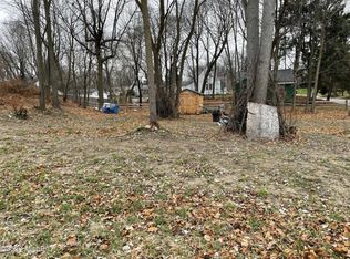 406 Dana St NW, Comstock Park, MI 49321