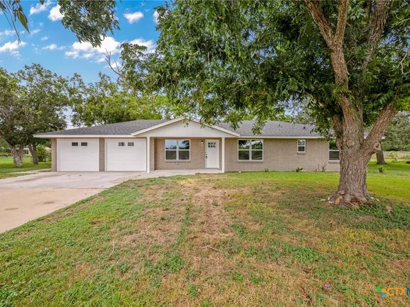 408 E King Rd, Bloomington, TX 77951