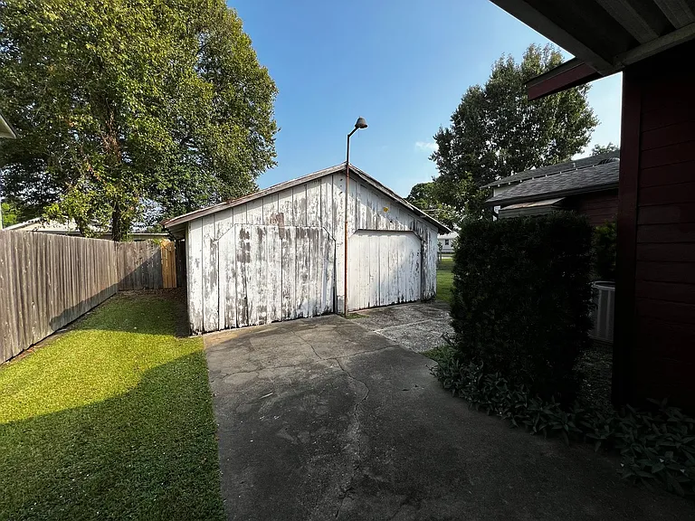 202 Saint Michael St — Photo 14