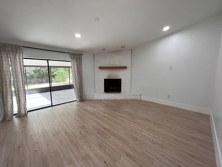 1352 Corner Oaks Dr — Photo 41