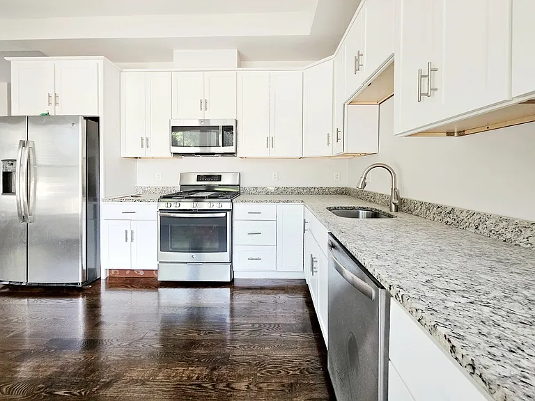 2044 Beacon St #9 — Photo 2