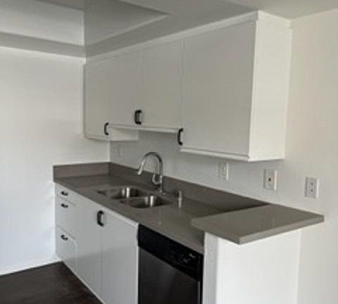 5th image of 12654 Moorpark St #1