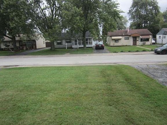 4th image of 3332 Fairview Ave