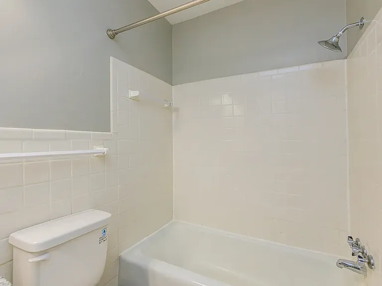 120 Oakley — Photo 19