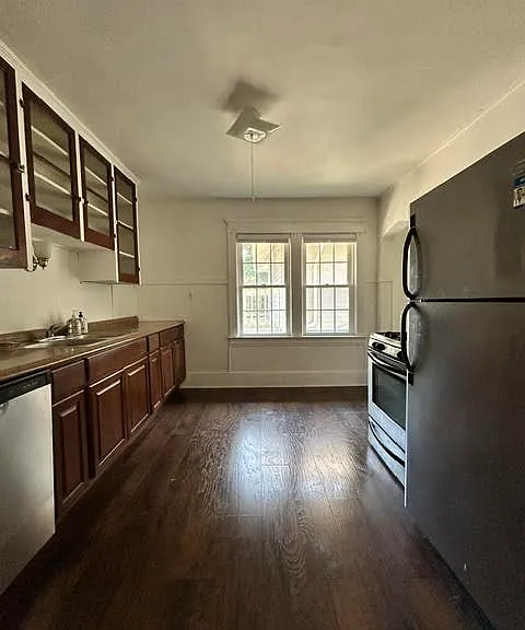 105 Florence Ave — Photo 12