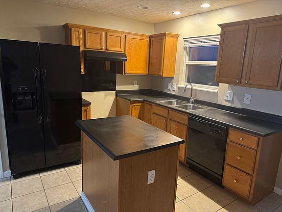 3rd image of 5164 Oak Creek Trl