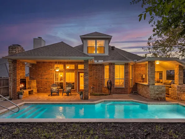 7613 Woodhaven Dr, North Richland Hills, TX 76182