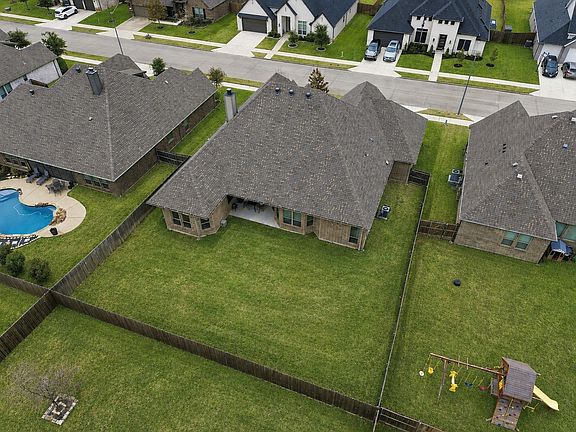 3rd image of 12737 Elm Springs Trl
