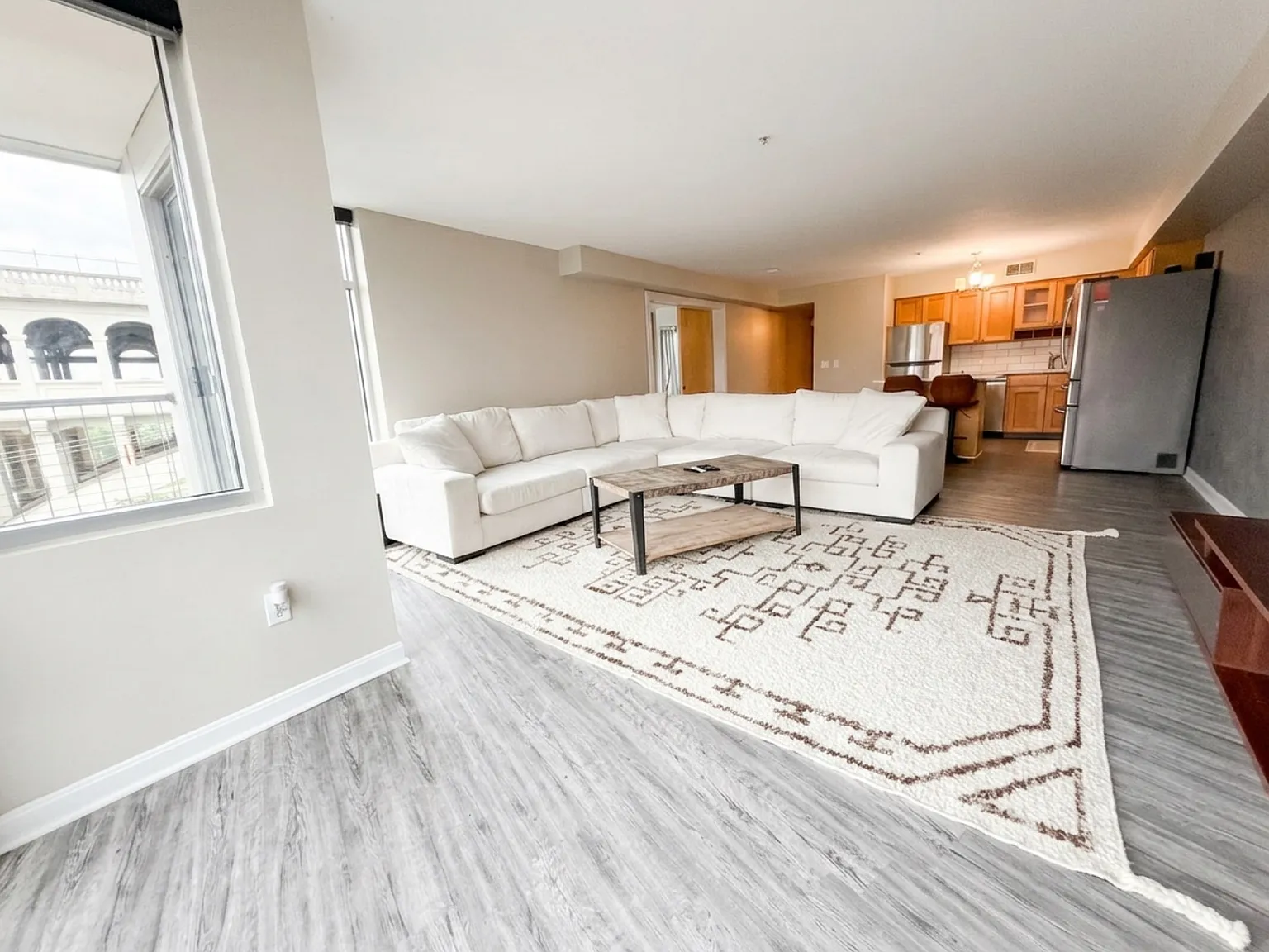 2 bed, 1198 sqft, $2,500 — Photo 3