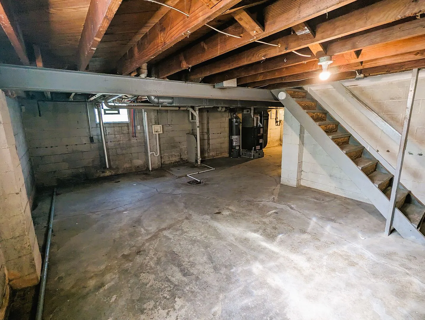 Great 3 bed, 2 bath home in Price Hill — Photo 2