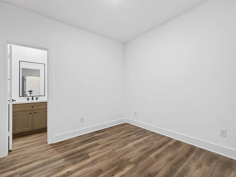 3003A Delano St — Photo 12