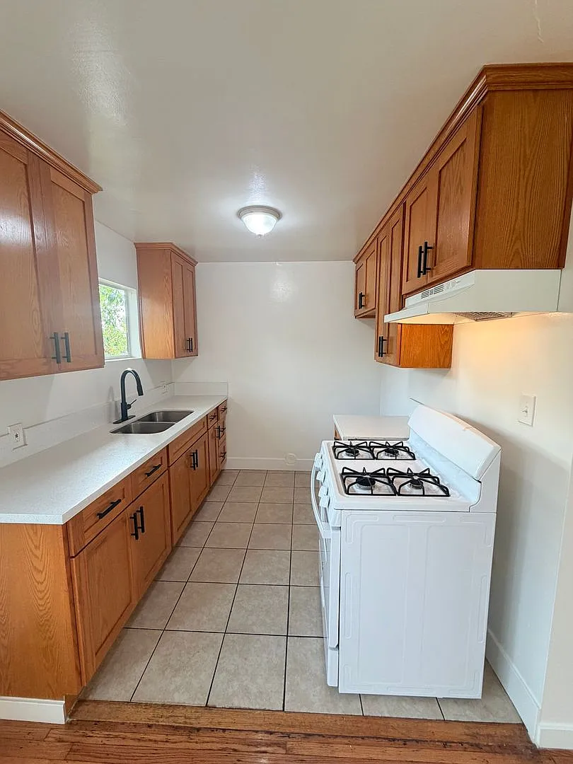 1917 Pine Ave. # 1-9 — Photo 4