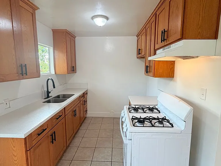 1917 Pine Ave #1-9 — Photo 4