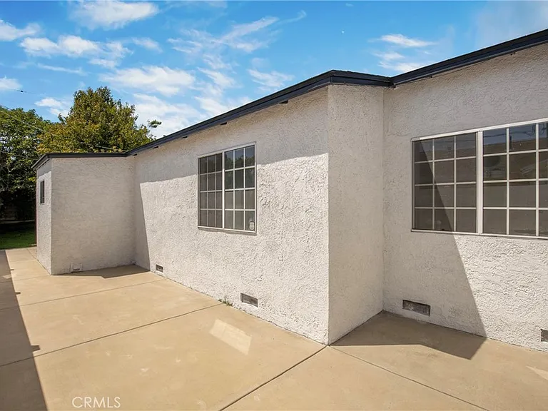 6823 Matilija Ave — Photo 25