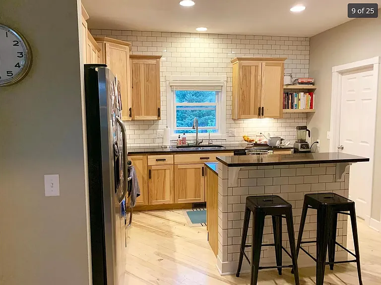 824 E Dayton St — Photo 5