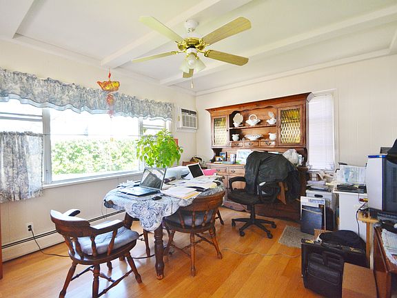 4th image of 36 Grant Dr N