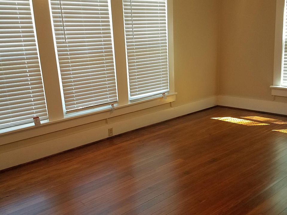 1st image of 208 E Standifer St