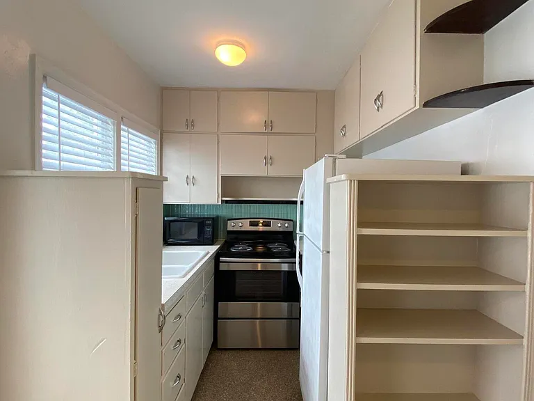 1020 NE 3rd St #1020 — Photo 8
