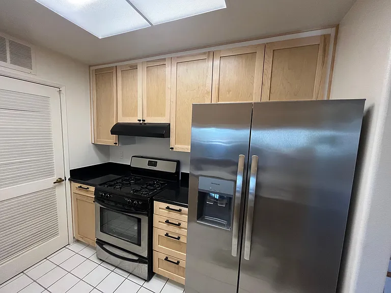 1240 S Corning St #102 — Photo 7