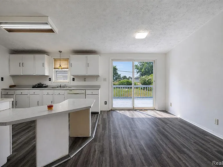 15060 Michael St — Photo 13