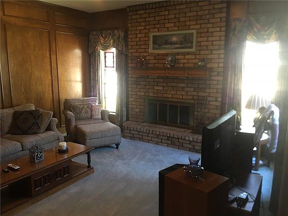 4th image of 2701 Woodside Dr