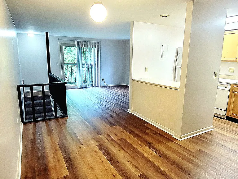 2024 Summit St — Photo 5