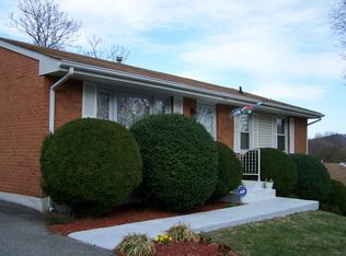 717 Kenyon Rd, Vinton, VA 24179