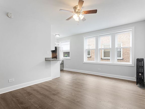 4th image of 1521 W Sherwin Ave #310