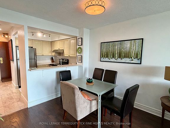 5th image of 398 Eglinton Ave E #1009