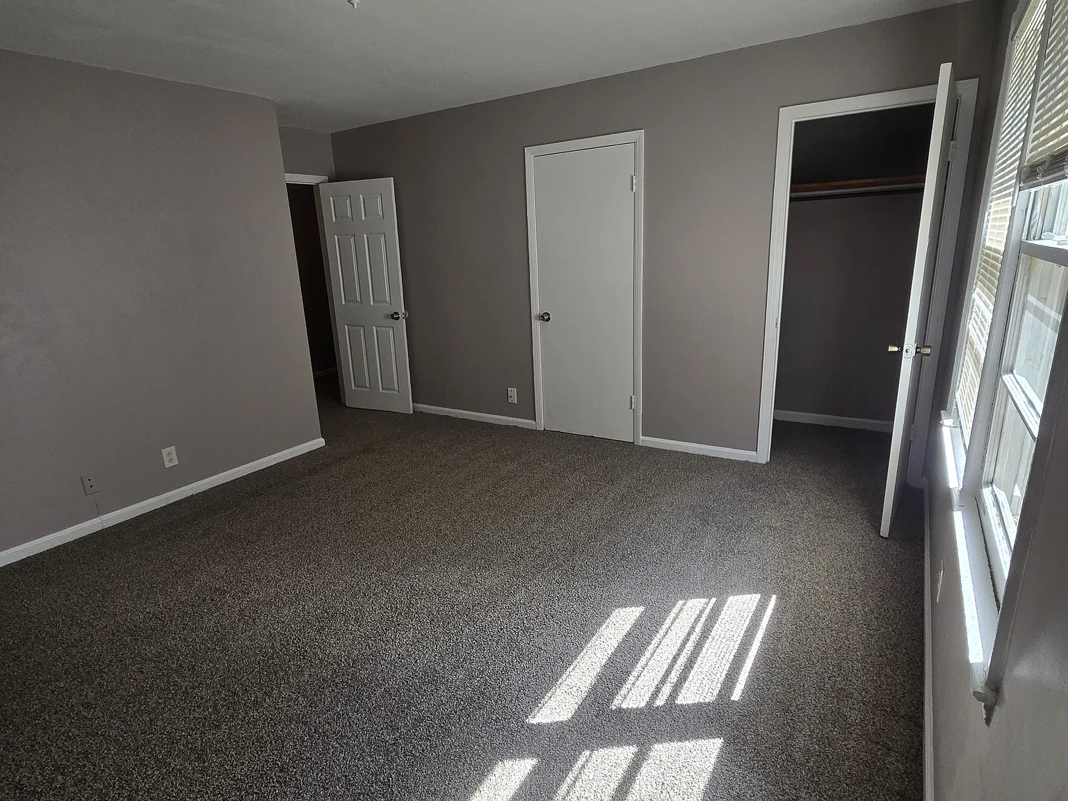 2 bed, 820 sqft, $900 — Photo 2