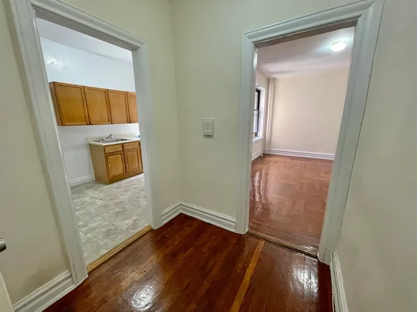 118-65 Metro Avenue image 1 of 10