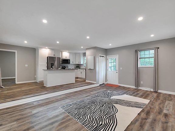 4th image of 110 Lyons Ct