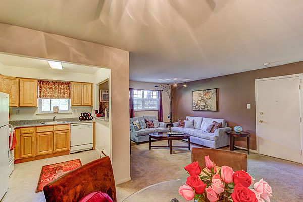 1st image of 915 Cedartree Ln #900-06