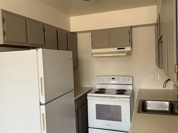 4th image of 611 Elko Ave