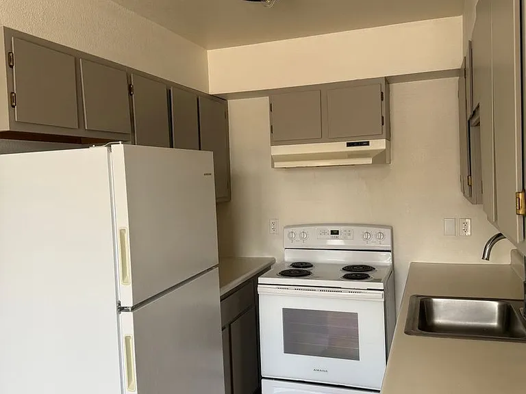 611 Elko Ave — Photo 4