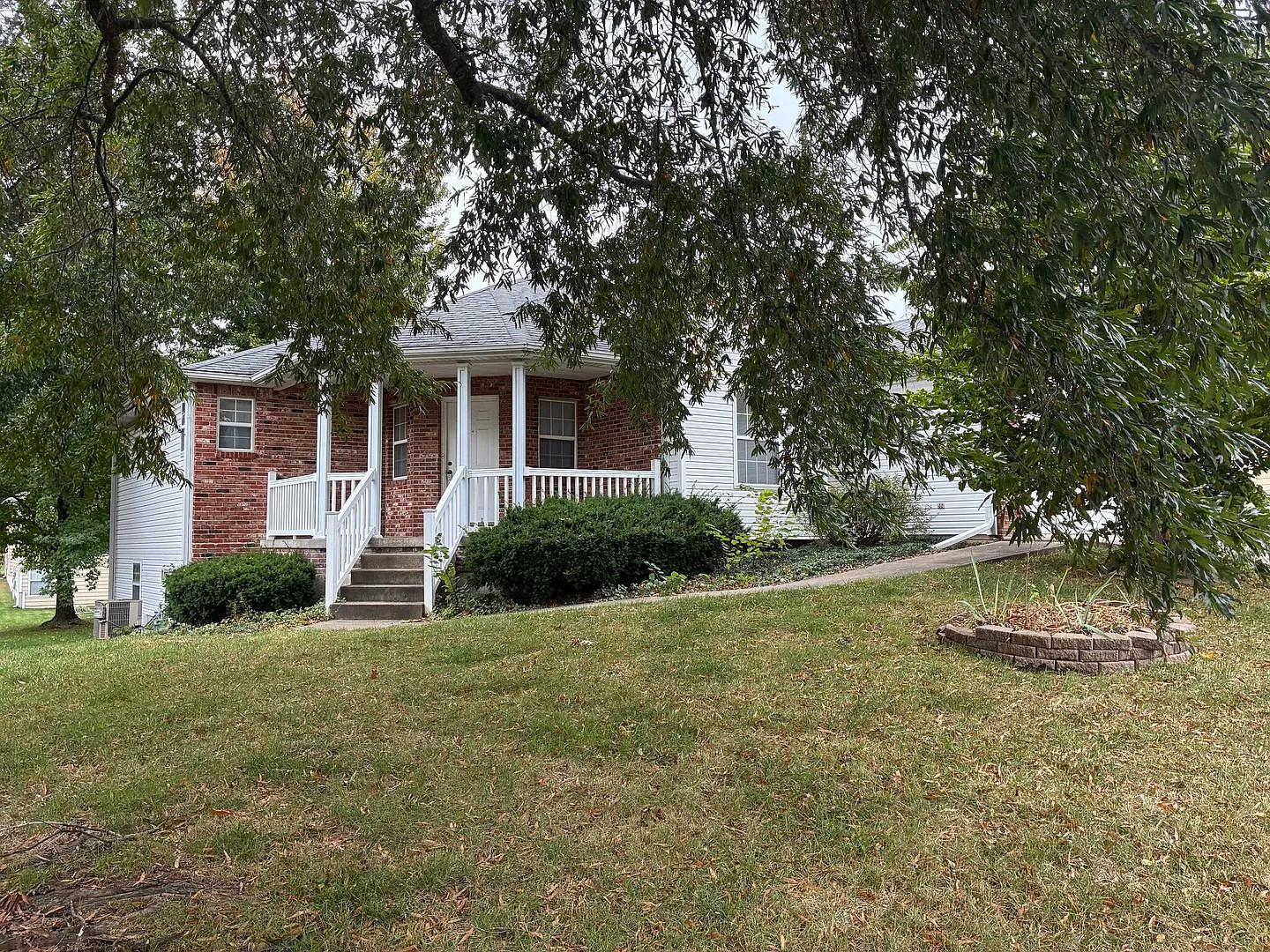 Large 3 Bed 2 Bath House In SW Como! — Photo 3