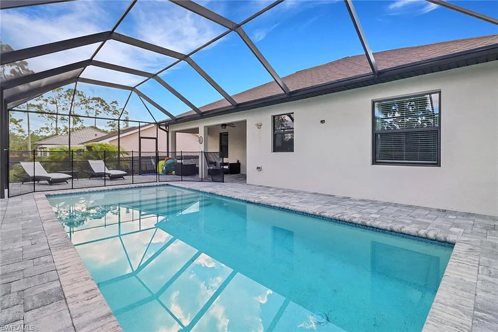 3 bed, 2.0 bath, 1489 sqft, $8,000 — Photo 2