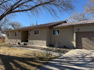 1025 Sandra Ln, Bosque Farms, NM 87068