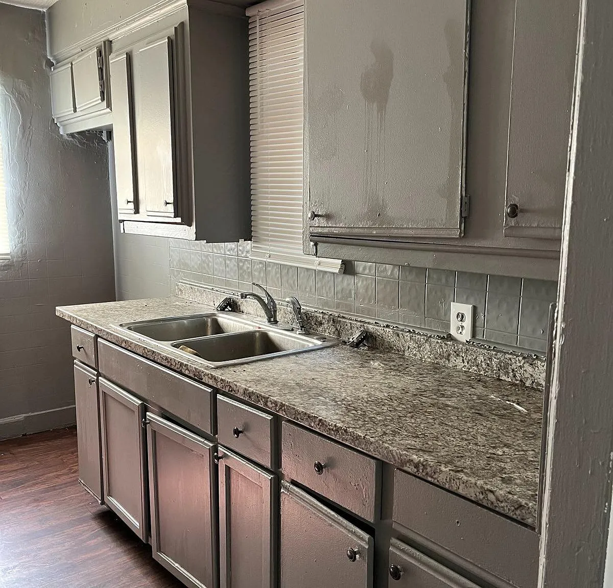 3 bed, 1.0 bath, 1170 sqft, $1,300 — Photo 2