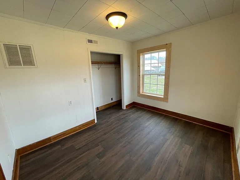 555 Hopewell Rd — Photo 17