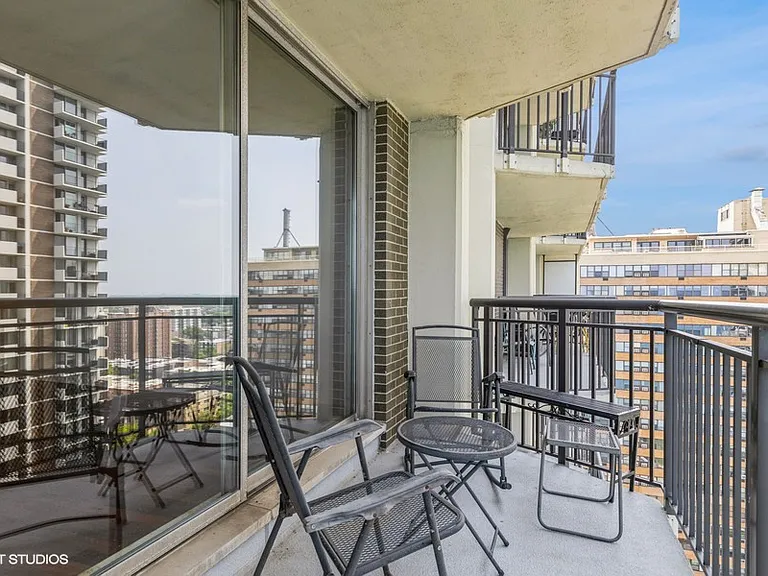 6007 N Sheridan Rd #19D — Photo 13