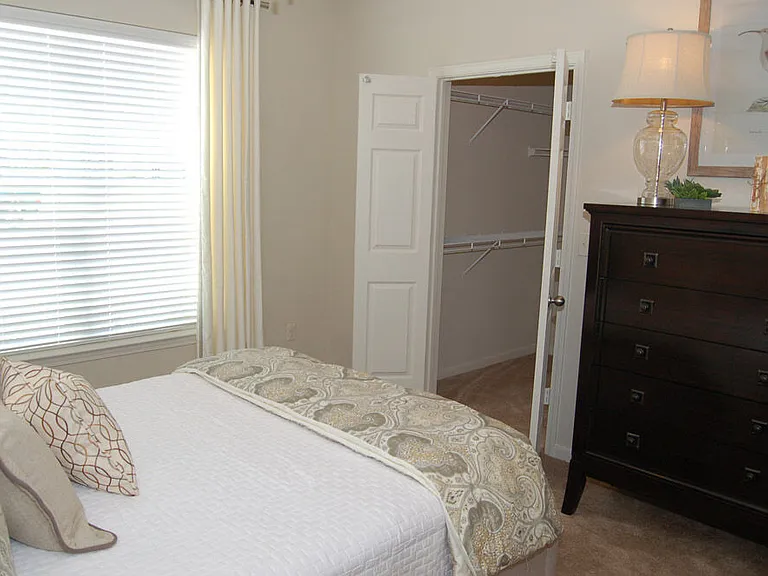 Riverscape Apartment Homes — Photo 14