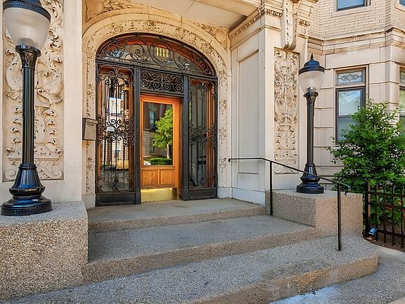 3rd image of 1111 Boylston St APT 48