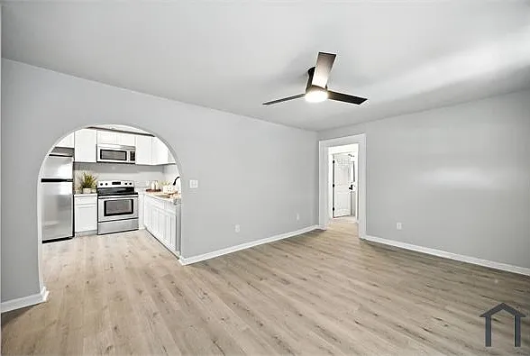 594 Robert Henry St — Photo 10