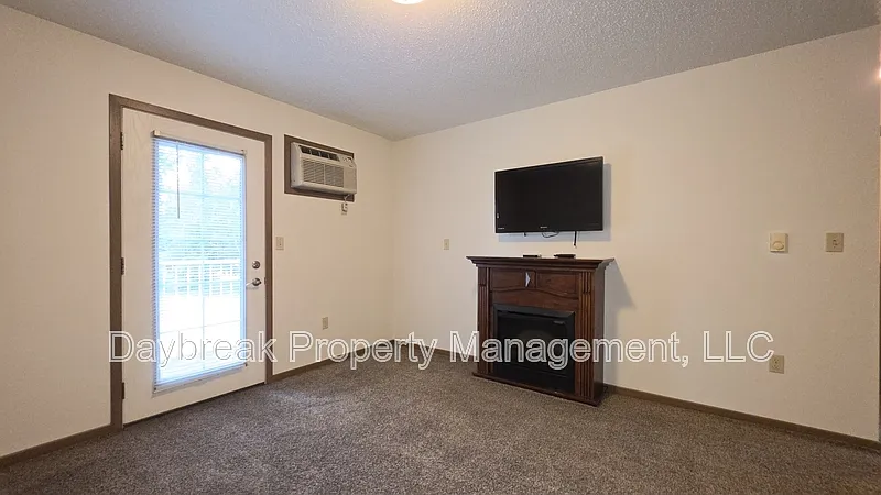 4 bed, 2.0 bath, $1,775 — Photo 3
