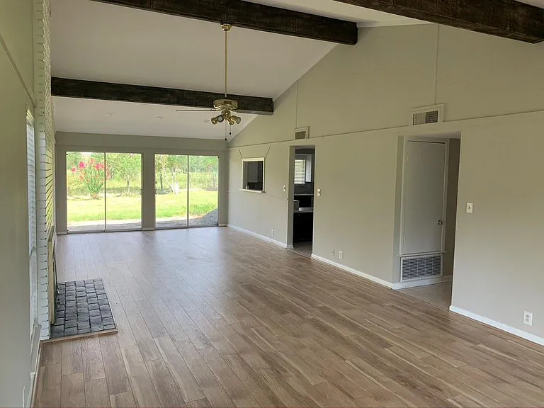 29229 Sheffield Rd — Photo 6