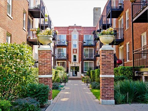 2nd image of 3707 N Kenneth Ave Unit 316